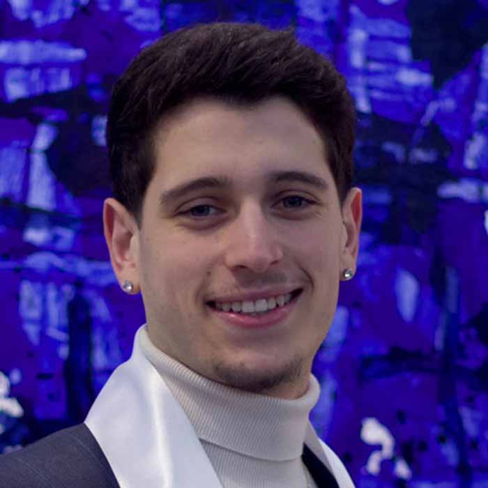 Portrait de Gabin, étudiant à Esarc, souriant