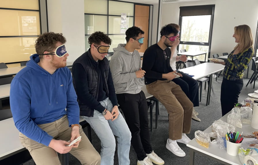 étudiant faisant le blindtest