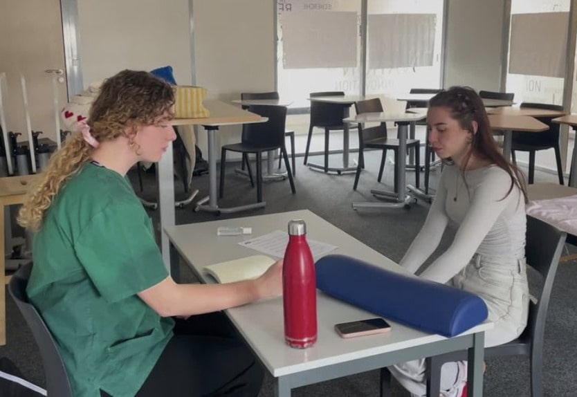 étudiante en rdv ostéopathie