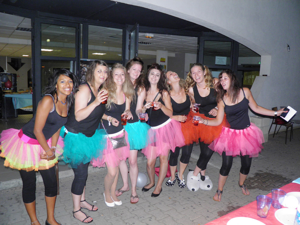 SOIRÉE DE DÉSINTÉGRATION SOIRÉE DE DÉSINTÉGRATION